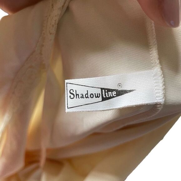 Vintage Shadowline Full Slip Womens 34 MS Pale Yellow Lace Trim Adjustable Strap - Picture 5 of 7